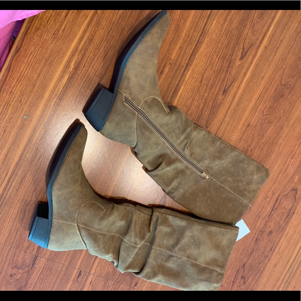 Boots - Picture 3 of 3